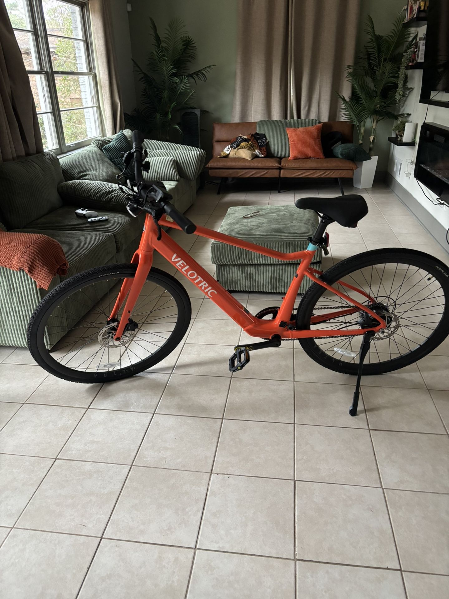 VEOLETRIC BIKE ***LIKE NEW***