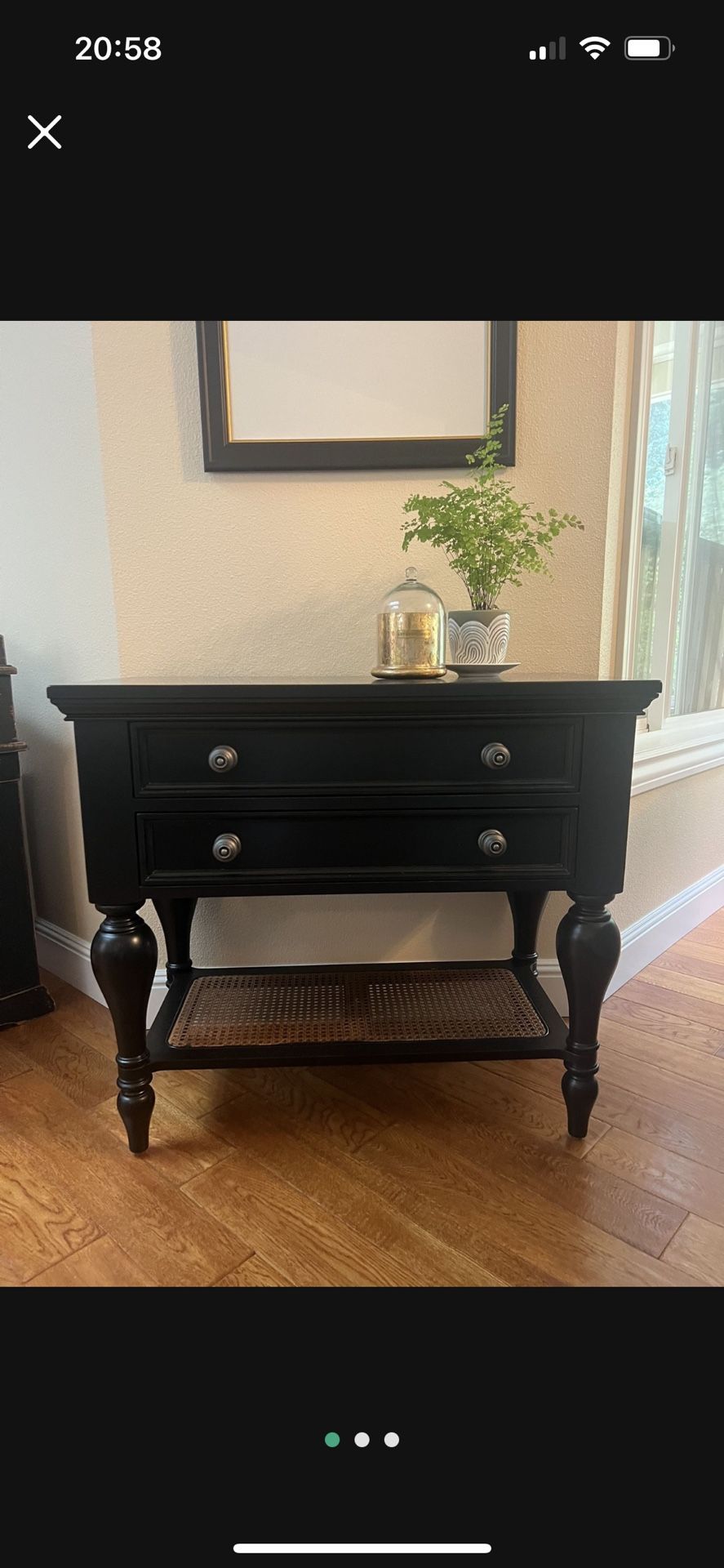 Designer Hammary End Table / Nightstand.