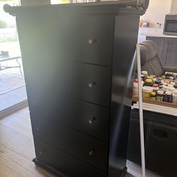 Tall dresser - 5 Drawer Dresser