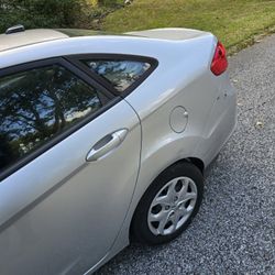 Car Ford Fiesta 2012