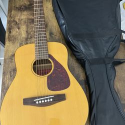 Yamaha FG - Junior Guitar with Gig Bag