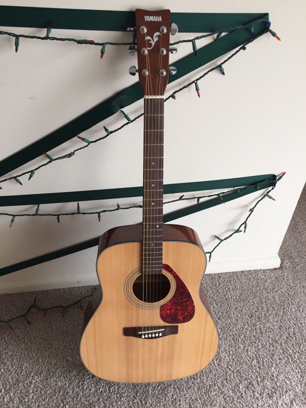 Yamaha F325 folk acoustic Guitar