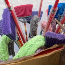 Mops Brooms