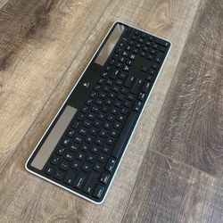 Logitech Keyboard K750