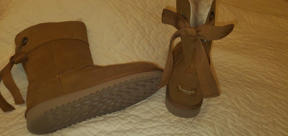 UGG KOOLABURRA CLASSIC BOOTS.