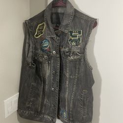Ecko Unltd distressed vest with patch emblems
