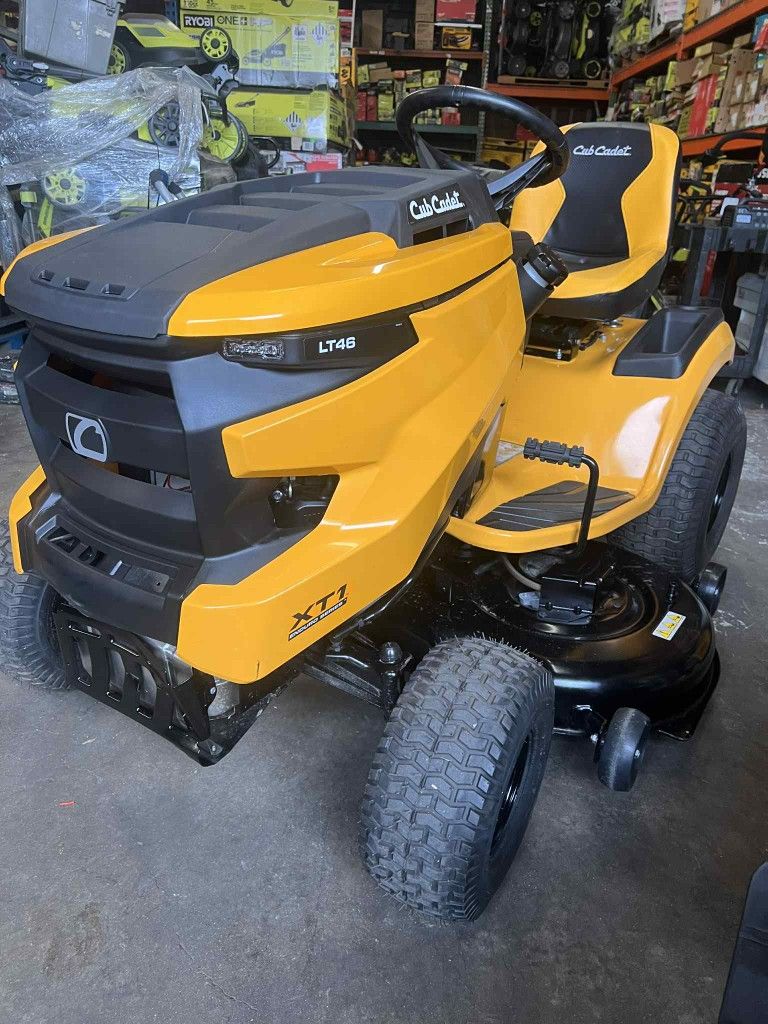 Cub Cadet XT1 LT46 (13APA9TTA10) , 22 HP/747cc twin-cylinder Kohler engine , 46in Hydrostatic transmission,, Enduro Lawn Tractor.
