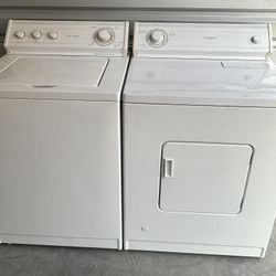 WHIRLPOOL WASHER AND GAS DRYER SET 