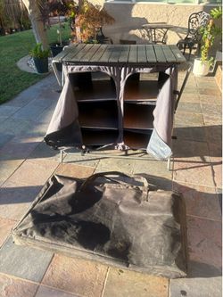 Folding camping table