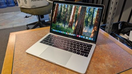 Apple MacBook Pro 13" 2019 Touchbar Quad Core i5 8gb 128gb SSD