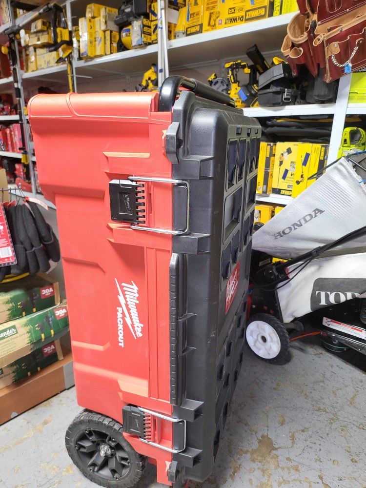 Milwaukee
PACKOUT 38in. Rolling Modular Tool Chest
