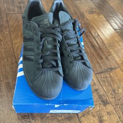 BRAND NEW ADIDAS SUPERSTAR BLACK OUT SIZE 12 $30