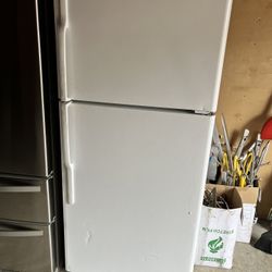 GE Apartament Refrigerator 