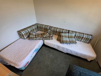Free! Twin daybed set with covers