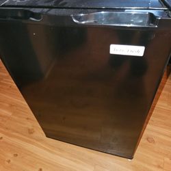 Mini fridge 