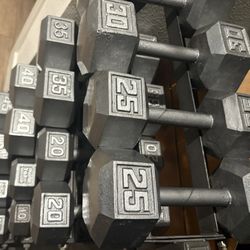 Set Of Cast Iron Hex Dumbbells 15s To 45s  Total : 420 lbs