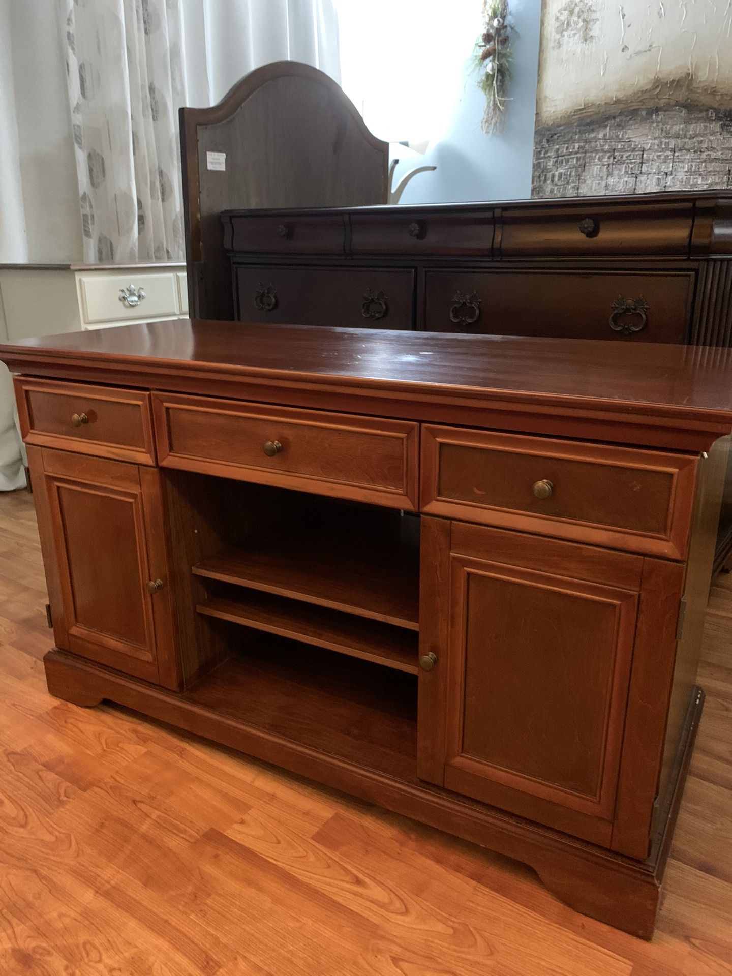 Solid Wood TV Stand With Drawers And Storage Shelves