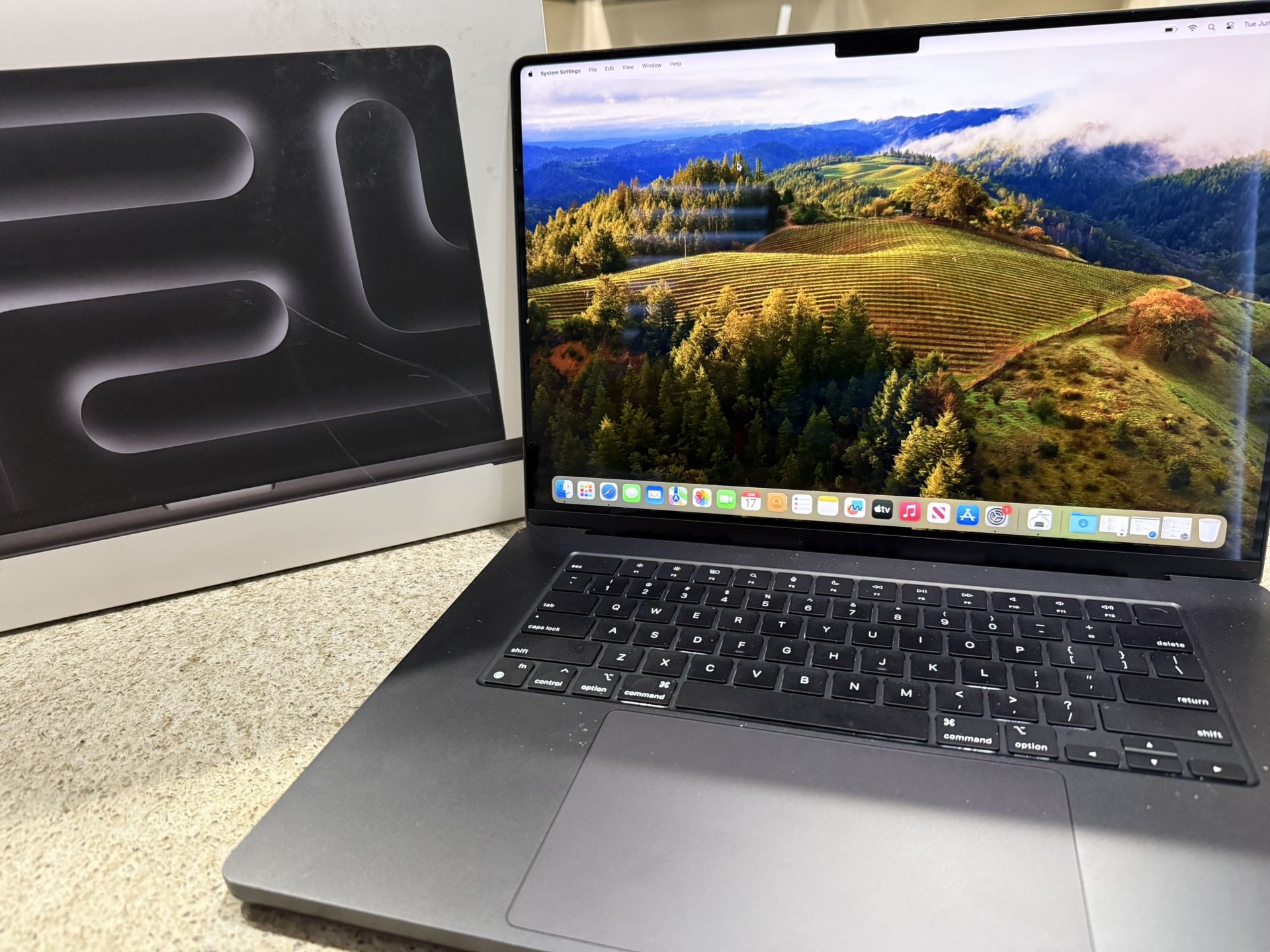 RARE CUSTOM OEDER Apple MacBook Pro 16” M3 Pro Space Black 36gb Ram 2TB AppleCare Plus 2026!