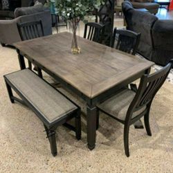Tyler Creek Black/Grayish Brown Dining Table And 6 Chairs
Ashley Furniture