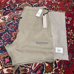 Fear of God Essentials Sweatshirt Pistachio size L