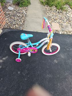 Girls Bike 16" w/ Training Wheels