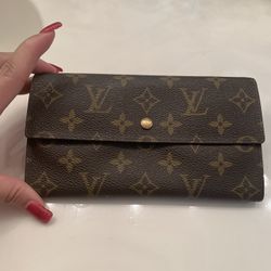 Authentic Louis Vuitton Sarah 