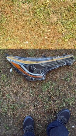 2022 toyota corolla Rt side headlight oem