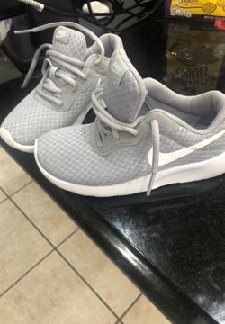 Kids Nike shoes size 13