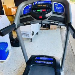 HORIZON T101 TREADMILL ( LIKE NEW & DELIVERY AVAILABLE TODAY)