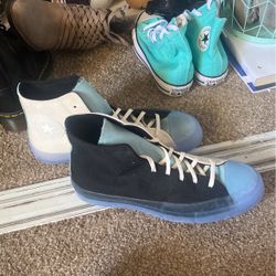 converse- mens 7.5 womens 9.5