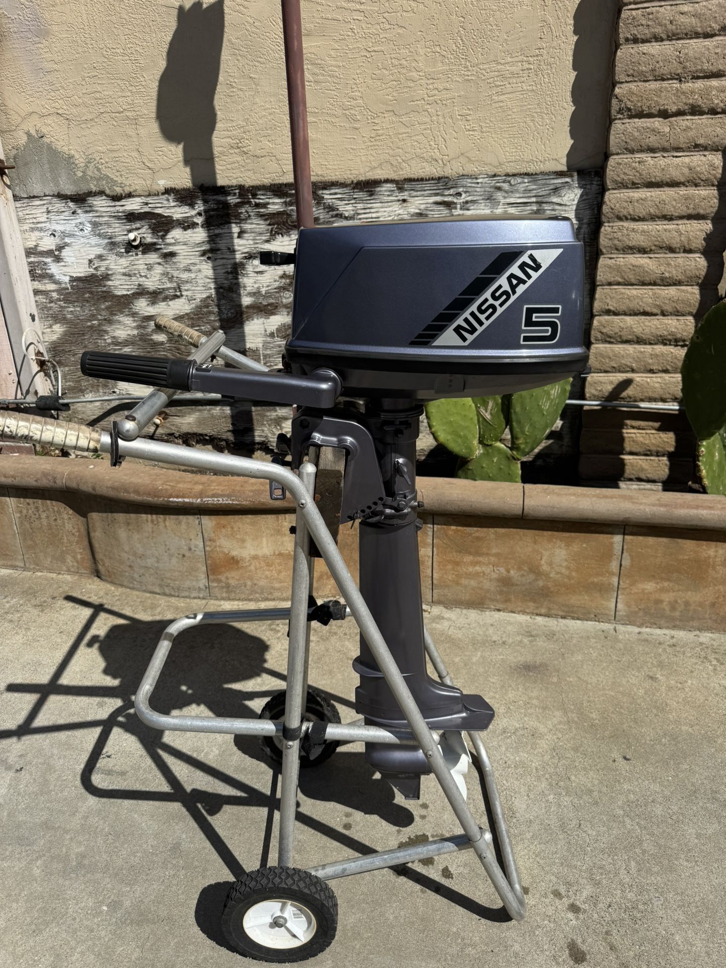 Nissan 5hp Outboard Motor