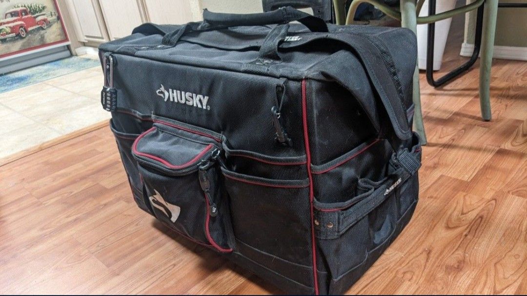 Husky 22" Rolling Tool Bag