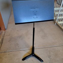 Manhasset Music Stand. 360 Degree Rotation. Extend Vertical 
