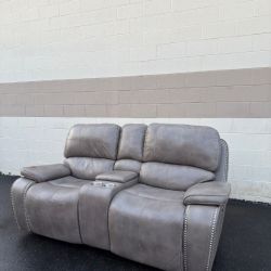 Power Reclining Loveseat with Console – Gray (RC Willey)