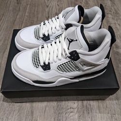 Military Blacks Jordan 4’s Size 8 Men