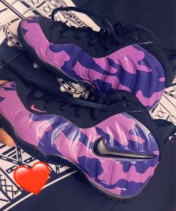 Nike foams (size 2y)