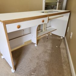 Horn of America Sewing/Quilting Table