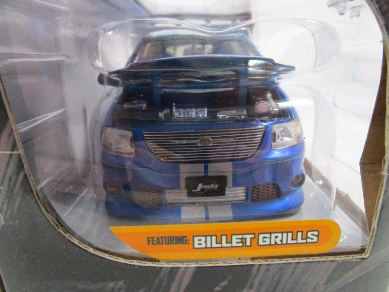 JADA 1/24 DUB CITY BLUE/SILVER CHRYSLER TOWN & COUNTRY MINI VAN NEW