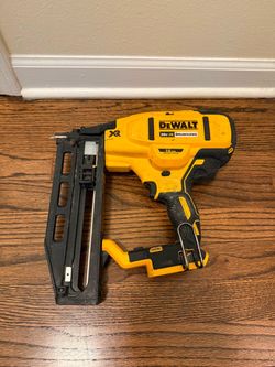 20V MAX XR 16-Gauge Lithium-Ion Cordless Finish Nailer (Tool Only)