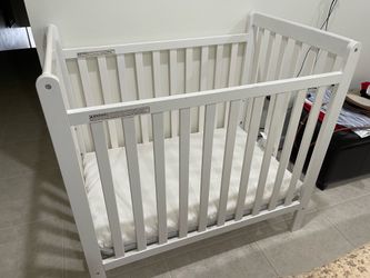Mini crib