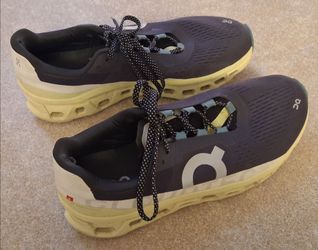 "ON" Running Shoes SZ: 12M