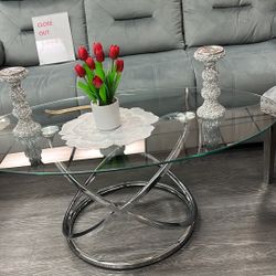 set of 3 tables 1 coffee table and two endtables