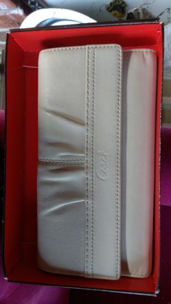 NEW COACH WALLET --CREAM LEATHER