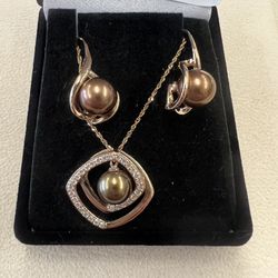 14kt Pearl And Diamond Earring And Pendant Set