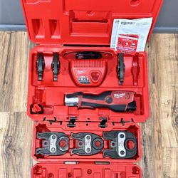 Milwaukee M12 Forcé Logic Press Tool Kit With 1/2-1” IPS Jaws 