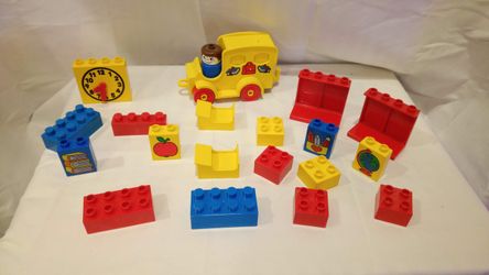 VINTAGE LEGO DUPLO SCHOOL SET