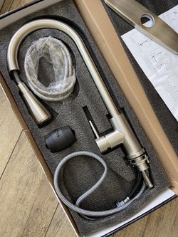 Single Handle High Arc Brushed Nickel Pull Out Kitchen Faucet,Single Level Stainless Steel Kitchen Sink Faucets with Pull Down Sprayer