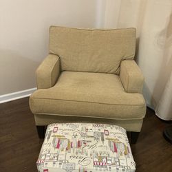 Oversized reading chair 