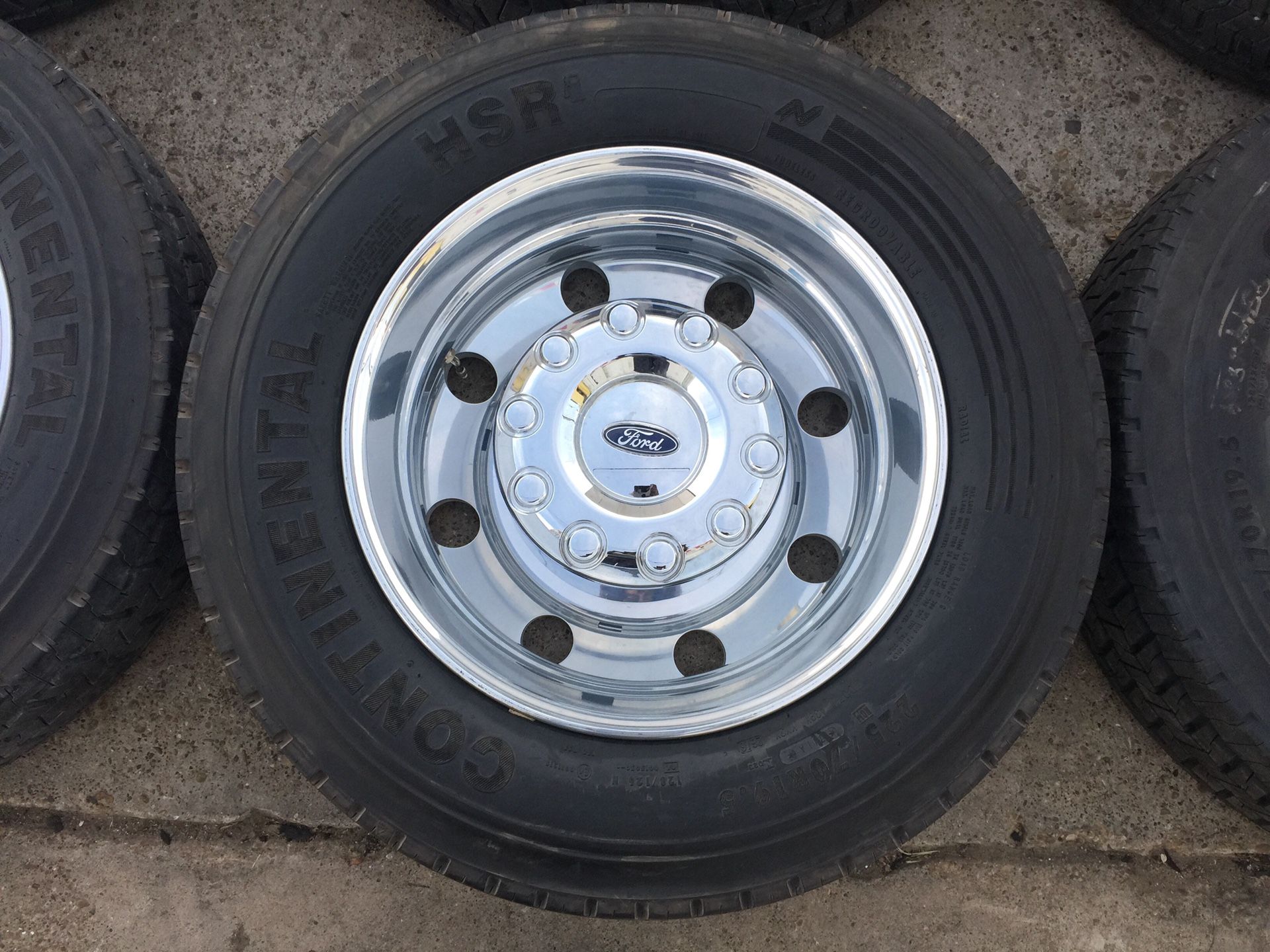New 19.5 Ford Factory Rims And Continental Tires Wheels Super Duty F450 ...