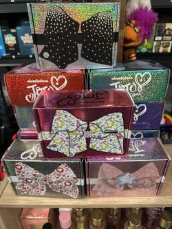 Jojo Siwa Bow Club Box, Bows, Bags, Pins, Keychain, Scrunchie